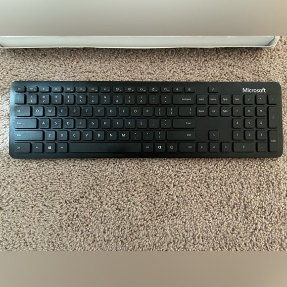 Microsoft Bluetooth Keyboard - Picture 4 of 7